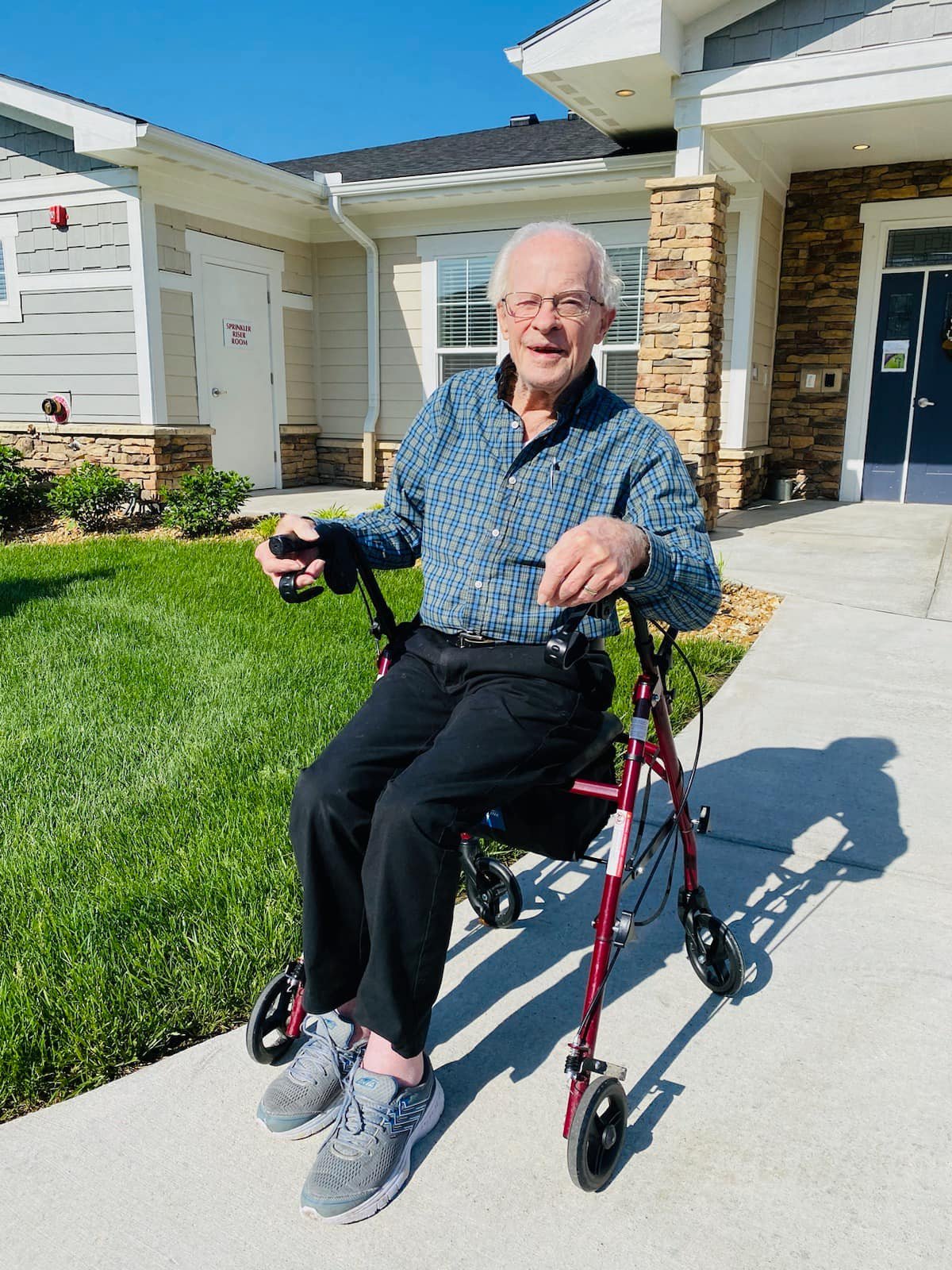 Memory care resident at Maggie’s Place on the Colonial Village campus